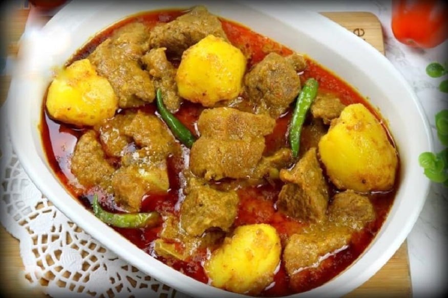 আলু ভাজা থেকে আলুর চপ, মাংসের ঝোলের আলু থেকে আলু পোস্ত বাঙালি যেন আলুতে মজে ৷ আলুর নানান পদের আলোচনা কখনই শেষ হবেনা ৷ তাই আলুর বিকল্প কিছু ভাবাও সম্ভব নয় ৷ প্রতীকী ছবি ৷ আলু ভাজা থেকে আলুর চপ, মাংসের ঝোলের আলু থেকে আলু পোস্ত বাঙালি যেন আলুতে মজে ৷ আলুর নানান পদের আলোচনা কখনই শেষ হবেনা ৷ তাই আলুর বিকল্প কিছু ভাবাও সম্ভব নয় ৷ প্রতীকী ছবি ৷