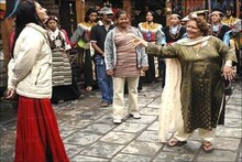 ‘পা নাড়াতে না পারলে অন্তত মুখটা তো নাচাও’, করিনা’কে শিখিয়েছিলেন মাস্টারজি