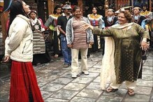 ‘পা নাড়াতে না পারলে অন্তত মুখটা তো নাচাও’, করিনা’কে শিখিয়েছিলেন মাস্টারজি ‘পা নাড়াতে না পারলে অন্তত মুখটা তো নাচাও’, করিনা’কে শিখিয়েছিলেন মাস্টারজি
