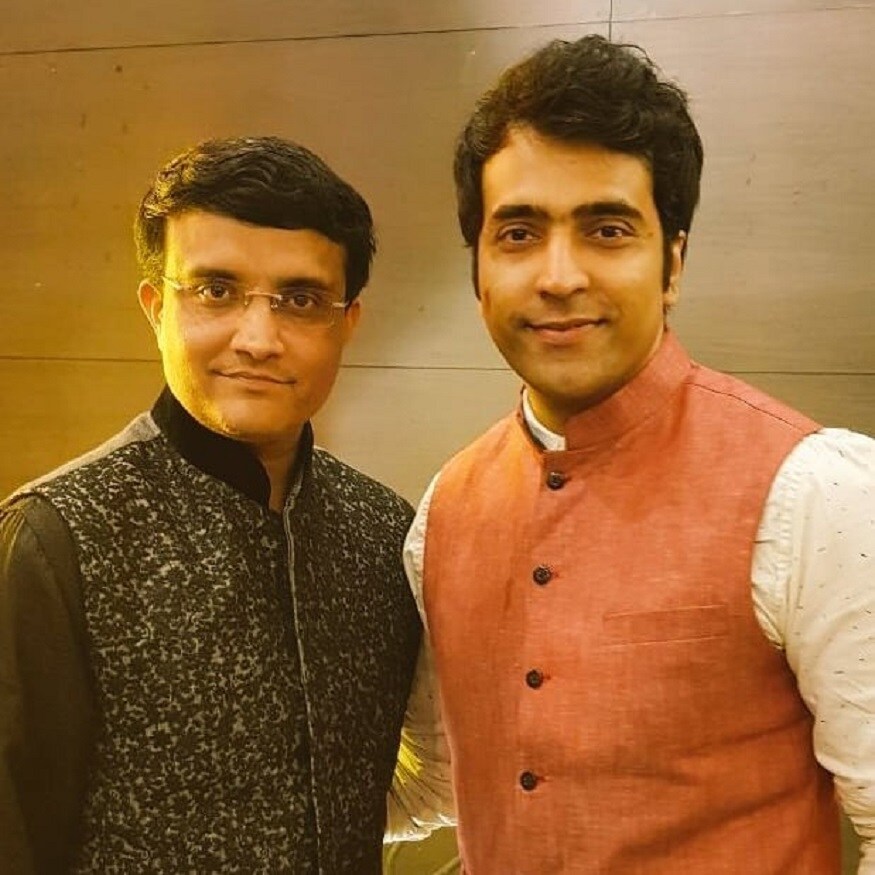 নিজের ইনস্টাগ্রামে সৌরভের সঙ্গে ছবি শেয়ার করলেন আবির চট্টোপাধ্যায়। ছবি পোস্ট করে আবির লিখলেন, আমার মতো অনেকেরই তুমি ইন্সপিরেশন। শুভ জন্মদিন দাদা।photo source Instagram নিজের ইনস্টাগ্রামে সৌরভের সঙ্গে ছবি শেয়ার করলেন আবির চট্টোপাধ্যায়। ছবি পোস্ট করে আবির লিখলেন, আমার মতো অনেকেরই তুমি ইন্সপিরেশন। শুভ জন্মদিন দাদা।photo source Instagram