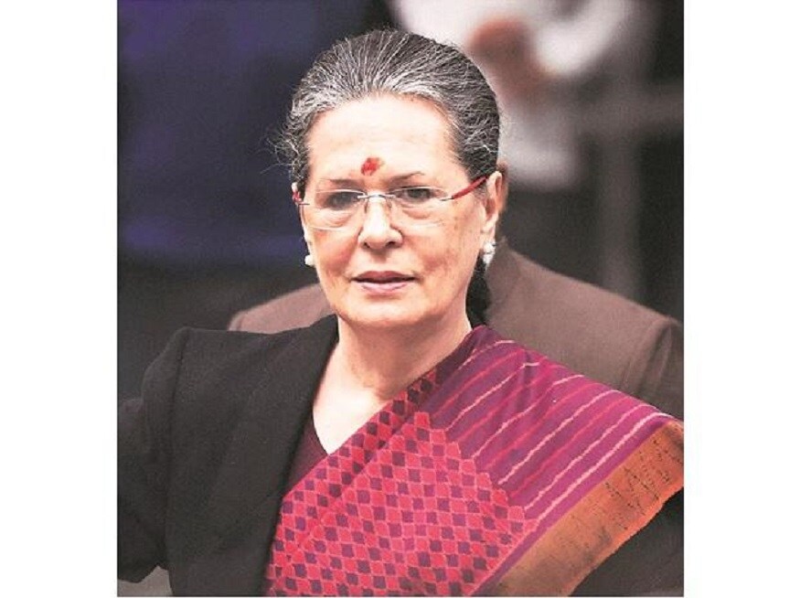স্যার গঙ্গারাম হাসপাতালের পরিচালন পর্ষদের চেয়ারম্যান ডাক্তার ডিএস রানা বলেছেন, 'বৃহস্পতিবার সন্ধ্যা ৭টা নাগাদ কংগ্রেস সভানেত্রী সনিয়া গান্ধী হাসপাতালে ভর্তি হয়েছেন। রুটিন চেক-আপ এবং টেস্টের জন্য হাসপাতালে ভর্তি হয়েছেন তিনি। তাঁর শারীরিক অবস্থা স্থিতিশীল আছে।'photo source collected স্যার গঙ্গারাম হাসপাতালের পরিচালন পর্ষদের চেয়ারম্যান ডাক্তার ডিএস রানা বলেছেন, 'বৃহস্পতিবার সন্ধ্যা ৭টা নাগাদ কংগ্রেস সভানেত্রী সনিয়া গান্ধী হাসপাতালে ভর্তি হয়েছেন। রুটিন চেক-আপ এবং টেস্টের জন্য হাসপাতালে ভর্তি হয়েছেন তিনি। তাঁর শারীরিক অবস্থা স্থিতিশীল আছে।'photo source collected