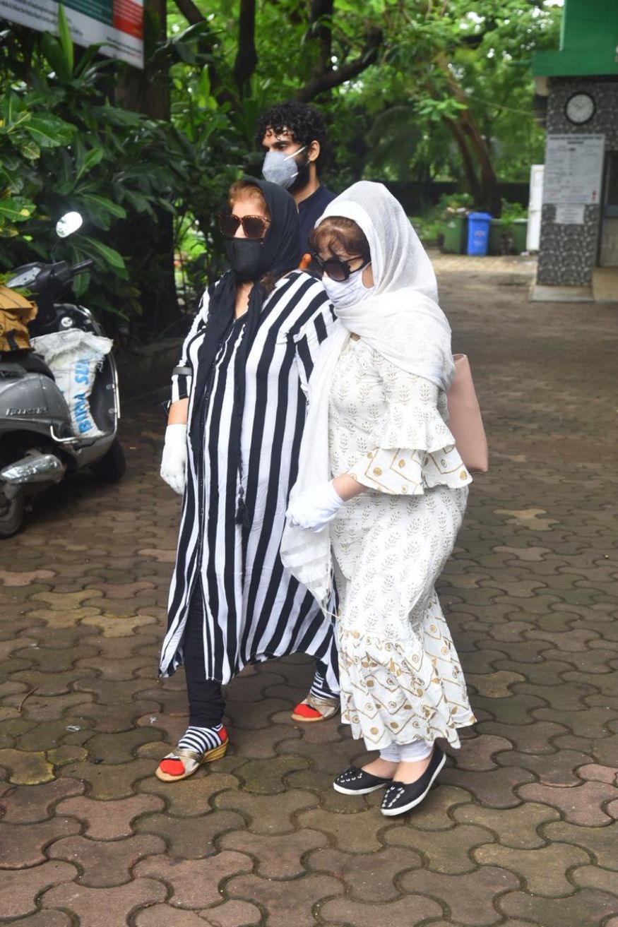 • বুধবার, মুম্বইয়ে শেষ নিঃশ্বাস ত্যাগ করলেন প্রবাদপ্রতীম অভিনেতা জগদীপ । তাঁর আসল নাম ছিল সইয়দ ইসতিয়াক আহমেদ জাফরি । (Image: Viral Bhayani) • বুধবার, মুম্বইয়ে শেষ নিঃশ্বাস ত্যাগ করলেন প্রবাদপ্রতীম অভিনেতা জগদীপ । তাঁর আসল নাম ছিল সইয়দ ইসতিয়াক আহমেদ জাফরি । (Image: Viral Bhayani)