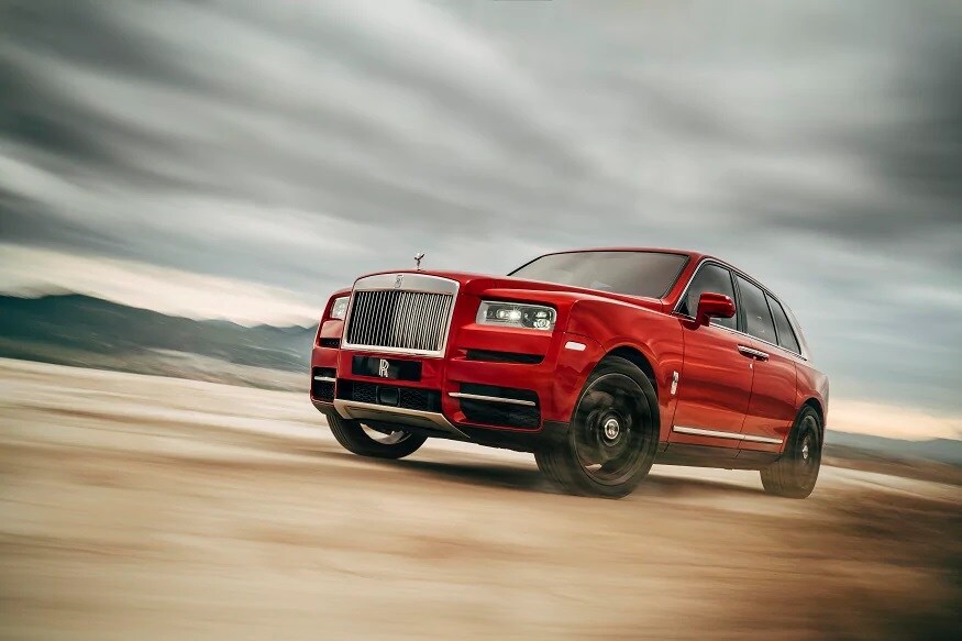 3. Rolls-Royce Cullinan (দাম শুরু ৬.৯৫ কোটি থেকে)এটি পৃথিবীর সবচেয়ে দামি লাক্সারি এসইউভি গাড়ি। Rolls-Royce Cullinan আকর্ষণীয়তম গাড়ির মধ্যে অন্যতম। এই গাড়িতে রয়েছে অফ রোড মোড। (Image: Rolls-Royce) 3. Rolls-Royce Cullinan (দাম শুরু ৬.৯৫ কোটি থেকে)এটি পৃথিবীর সবচেয়ে দামি লাক্সারি এসইউভি গাড়ি। Rolls-Royce Cullinan আকর্ষণীয়তম গাড়ির মধ্যে অন্যতম। এই গাড়িতে রয়েছে অফ রোড মোড। (Image: Rolls-Royce)