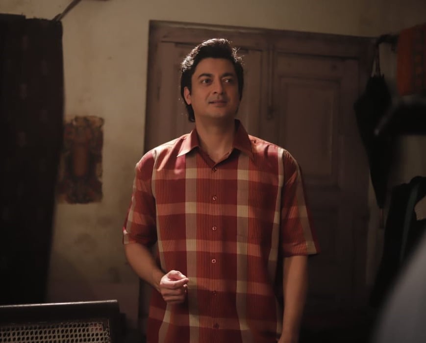 সপ্তাহে তিন দিন করে করা হবে এই ছবির শ্যুটিং । অগাস্ট মাসের শুরুতেই শ্যুটিং শেষ করার পরিকল্পনা পরিচালকের। 'অভিযান'এ সৌমিত্র চট্টোপাধ্যায়ের কম বয়সের চরিত্রায়ন করছেন যীশু সেনগুপ্ত। প্রথম দিন শুটিং এ হাজির ছিলেন তিনিও। সেদিন শ্যুটিং করেছেন দেবশঙ্কর হালদারও। যোধপুর পার্ক ও তপন থিয়েটারে শ্যুটিং করা হল প্রথম দিন। সপ্তাহে তিন দিন করে করা হবে এই ছবির শ্যুটিং । অগাস্ট মাসের শুরুতেই শ্যুটিং শেষ করার পরিকল্পনা পরিচালকের। 'অভিযান'এ সৌমিত্র চট্টোপাধ্যায়ের কম বয়সের চরিত্রায়ন করছেন যীশু সেনগুপ্ত। প্রথম দিন শুটিং এ হাজির ছিলেন তিনিও। সেদিন শ্যুটিং করেছেন দেবশঙ্কর হালদারও। যোধপুর পার্ক ও তপন থিয়েটারে শ্যুটিং করা হল প্রথম দিন।