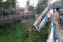 দৌলতাবাদে বাস দুর্ঘটনা ! নিয়ন্ত্রণ হারিয়ে নয়ানজুলিতে পড়ল বাস দৌলতাবাদে বাস দুর্ঘটনা ! নিয়ন্ত্রণ হারিয়ে নয়ানজুলিতে পড়ল বাস