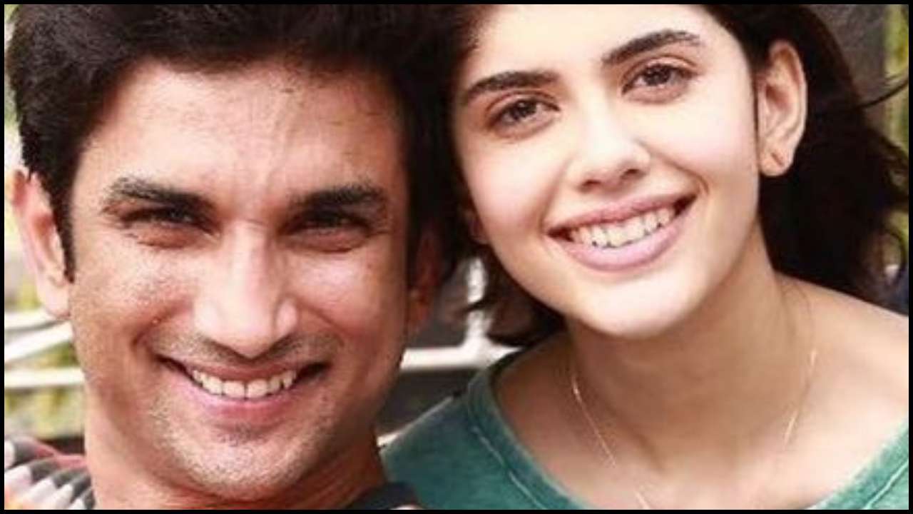 তবে সঞ্জনার এটাই প্রথম ছবি নয়৷ এর আগে ইমতিয়াজ আলির ছবি রকস্টার-এ রণবীরের সঙ্গে অভিনয় করতে দেখা গিয়েছিল সঞ্জনাকে ৷ তবে তখন তিনি ছিলেন অনেকটাই ছোট ৷ তবে সঞ্জনার এটাই প্রথম ছবি নয়৷ এর আগে ইমতিয়াজ আলির ছবি রকস্টার-এ রণবীরের সঙ্গে অভিনয় করতে দেখা গিয়েছিল সঞ্জনাকে ৷ তবে তখন তিনি ছিলেন অনেকটাই ছোট ৷