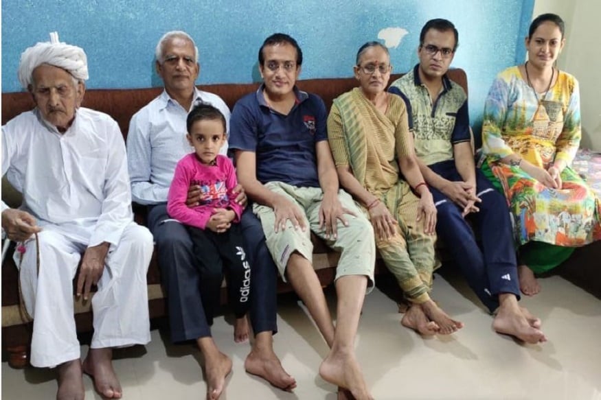 করোনা আবহে ভেঙে না পড়ে মানসিক ভাবে শক্ত হয়ে লড়াই করতেই সাফল্য এসেছে জানিয়েছে পরিবার সূত্রে ৷ করোনা আবহে ভেঙে না পড়ে মানসিক ভাবে শক্ত হয়ে লড়াই করতেই সাফল্য এসেছে জানিয়েছে পরিবার সূত্রে ৷