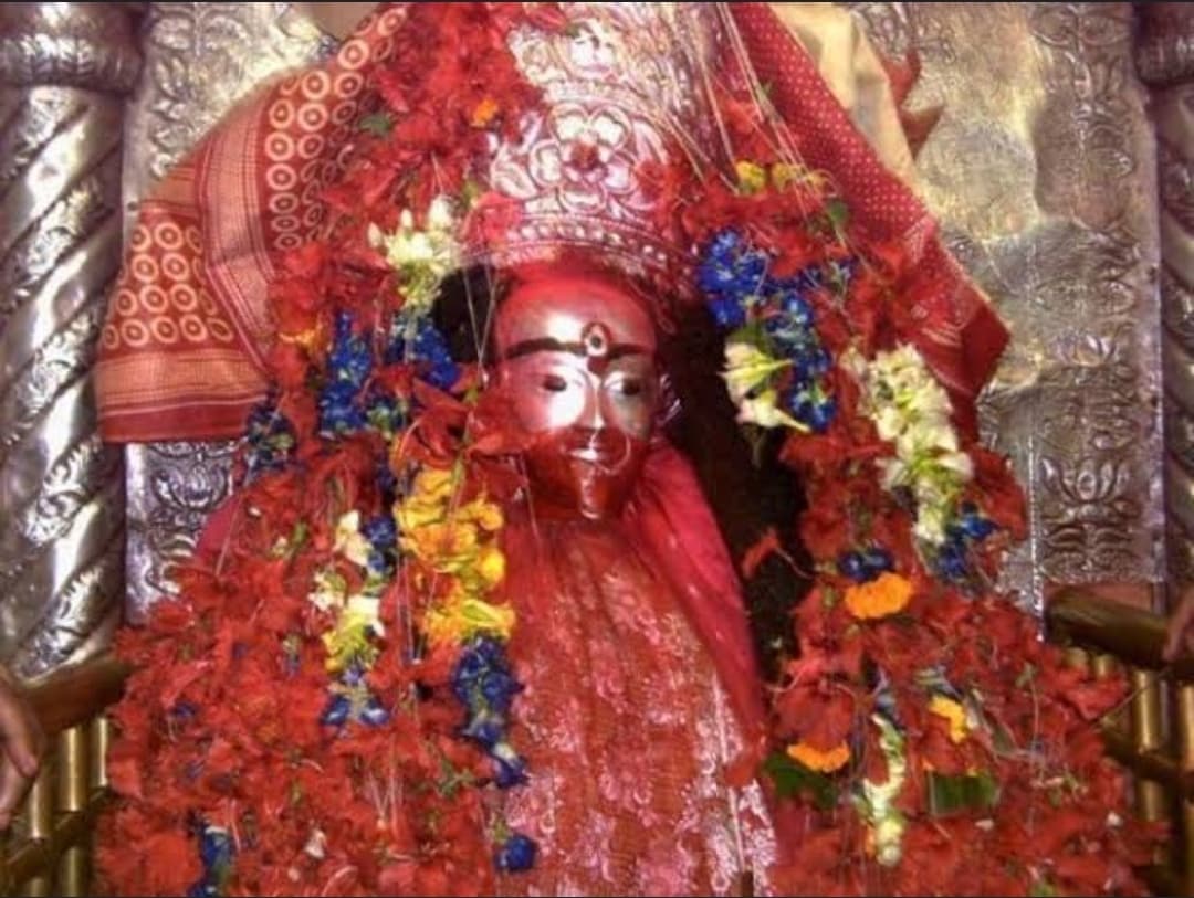 বৈঠকে উপস্থিত ছিলেন তারাপীঠ মন্দির কমিটির পক্ষ থেকে তারাময় মুখোপাধ্যায়। সেই বৈঠকেই সিদ্ধান্ত হয় আগামী ১৮ অগাস্ট তারাপীঠে কৌশিকী অমাবস্যা লক্ষ লক্ষ মানুষের সমাগম হয়, সেই সমাগম যাতে আটকানো যায় সেই কারনেই তার আগে থেকেই বন্ধ করে দেওয়া হবে তারাপীঠ মন্দির। কারণ করোনা সংক্রমণ যেভাবে দিন দিন বাড়ছে সেই দিক ভেবে তারাপীঠ মন্দির বন্ধ রাখার সিদ্ধান্ত নেওয়া হয়েছে। File Photo বৈঠকে উপস্থিত ছিলেন তারাপীঠ মন্দির কমিটির পক্ষ থেকে তারাময় মুখোপাধ্যায়। সেই বৈঠকেই সিদ্ধান্ত হয় আগামী ১৮ অগাস্ট তারাপীঠে কৌশিকী অমাবস্যা লক্ষ লক্ষ মানুষের সমাগম হয়, সেই সমাগম যাতে আটকানো যায় সেই কারনেই তার আগে থেকেই বন্ধ করে দেওয়া হবে তারাপীঠ মন্দির। কারণ করোনা সংক্রমণ যেভাবে দিন দিন বাড়ছে সেই দিক ভেবে তারাপীঠ মন্দির বন্ধ রাখার সিদ্ধান্ত নেওয়া হয়েছে। File Photo