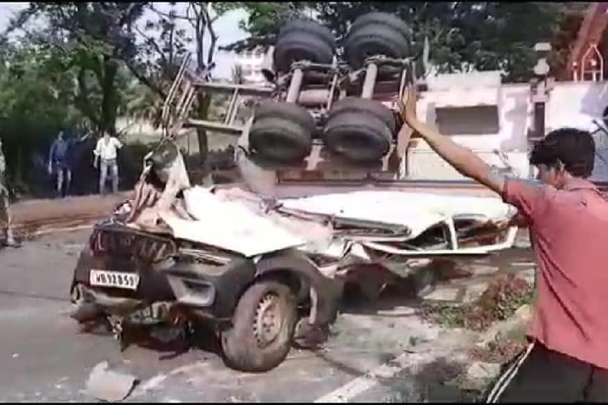 ফের ভয়াবহ দুর্ঘটনা পূর্ব বর্ধমানের দু’নম্বর জাতীয় সড়কে। চারচাকা গাড়ির ওপর উল্টে পড়ল গ্যাস ট্যাঙ্কার! Story: Saradindu Ghosh ফের ভয়াবহ দুর্ঘটনা পূর্ব বর্ধমানের দু’নম্বর জাতীয় সড়কে। চারচাকা গাড়ির ওপর উল্টে পড়ল গ্যাস ট্যাঙ্কার! Story: Saradindu Ghosh