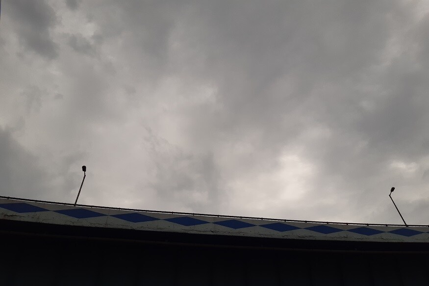 কলকাতায় আজ, বৃহস্পতিবার মূলত মেঘলা আকাশ। কয়েক পশলা হালকা বৃষ্টির সম্ভাবনা। বাতাসে জলীয় বাষ্প বেশি থাকায় আর্দ্রতাজনিত অস্বস্তি থাকবে। কলকাতায় বৃহস্পতিবার সকালে সর্বনিম্ন তাপমাত্রা ছিল ২৪.৩ ডিগ্রি সেলসিয়াস । যা স্বাভাবিকের থেকে ২ ডিগ্রি নিচে। গতকাল, বুধবার বিকেলে সর্বোচ্চ তাপমাত্রা ছিল ৩১.১ ডিগ্রি সেলসিয়াস । যা স্বাভাবিকের থেকে ১ ডিগ্রি কম। বাতাসে আপেক্ষিক আর্দ্রতার পরিমাণ ৮৫ থেকে ৯৮ শতাংশ। গত ২৪ ঘণ্টায় বৃষ্টি হয়েছে ৫৪.৫ মিলিমিটার। Representational Image কলকাতায় আজ, বৃহস্পতিবার মূলত মেঘলা আকাশ। কয়েক পশলা হালকা বৃষ্টির সম্ভাবনা। বাতাসে জলীয় বাষ্প বেশি থাকায় আর্দ্রতাজনিত অস্বস্তি থাকবে। কলকাতায় বৃহস্পতিবার সকালে সর্বনিম্ন তাপমাত্রা ছিল ২৪.৩ ডিগ্রি সেলসিয়াস । যা স্বাভাবিকের থেকে ২ ডিগ্রি নিচে। গতকাল, বুধবার বিকেলে সর্বোচ্চ তাপমাত্রা ছিল ৩১.১ ডিগ্রি সেলসিয়াস । যা স্বাভাবিকের থেকে ১ ডিগ্রি কম। বাতাসে আপেক্ষিক আর্দ্রতার পরিমাণ ৮৫ থেকে ৯৮ শতাংশ। গত ২৪ ঘণ্টায় বৃষ্টি হয়েছে ৫৪.৫ মিলিমিটার। Representational Image