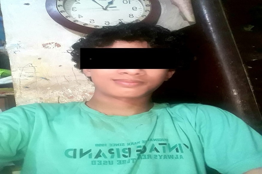 সায়ন্তনের পরিবার জানিয়েছে সায়ন্তন হাওড়ার মুরগিহাটায় তার দিদিমার কাছেই থাকতো, গত মঙ্গলবার তার জর আসে, তখন সে কিংস রোডের বাড়িতে চলে আসে | শুরু হয় চিকৎসা, শুক্রবার শারীরিক অবস্থা অবনতি হওয়ার জন্য তাকে ভর্তি করা হয় হাওড়ার একটি বেসরকারি হাসপাতালে | সেখানেই তার রক্তে মেলে ডেঙ্গির জীবানু, এমনকি রবিবার ২৬ জুলাই মৃত্যু হয় সায়ন্তনের | সায়ন্তন ছোট থেকে ছিল মেধাবী ছাত্র , বেসরকারি ইংরেজি মাধ্যমে পড়াশোনা করতো সে, পরের বছর উচ্চমাধ্যমিক দেওয়ার কথা ছিল তার| একান্তে পড়াশোনা ও দিদিমা এক থাকায় সে দিদিমার কাছেই থাকত | সায়ন্তনের পরিবার জানিয়েছে সায়ন্তন হাওড়ার মুরগিহাটায় তার দিদিমার কাছেই থাকতো, গত মঙ্গলবার তার জর আসে, তখন সে কিংস রোডের বাড়িতে চলে আসে | শুরু হয় চিকৎসা, শুক্রবার শারীরিক অবস্থা অবনতি হওয়ার জন্য তাকে ভর্তি করা হয় হাওড়ার একটি বেসরকারি হাসপাতালে | সেখানেই তার রক্তে মেলে ডেঙ্গির জীবানু, এমনকি রবিবার ২৬ জুলাই মৃত্যু হয় সায়ন্তনের | সায়ন্তন ছোট থেকে ছিল মেধাবী ছাত্র , বেসরকারি ইংরেজি মাধ্যমে পড়াশোনা করতো সে, পরের বছর উচ্চমাধ্যমিক দেওয়ার কথা ছিল তার| একান্তে পড়াশোনা ও দিদিমা এক থাকায় সে দিদিমার কাছেই থাকত |