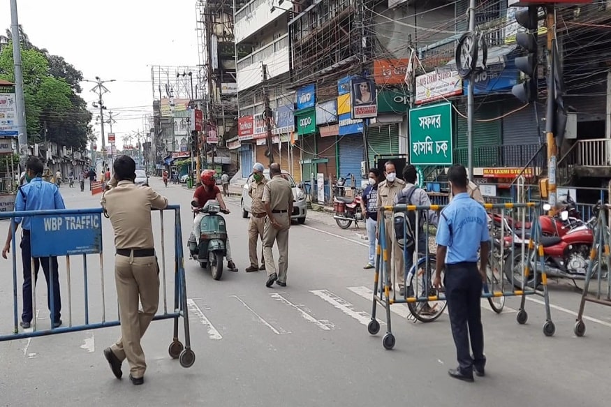 কাল থেকে ফের স্বাভাবিক হচ্ছে শিলিগুড়ি। পুরসভার ৪৭টি ওয়ার্ডের লকডাউন শেষ হল আজ। দুদফায় টানা ১৪ দিনের লকডাউন চলছিল। যা শেষ হল আজ রাত ১০টায়। কাল থেকে ফের খুলে যাবে শহরের বাজারঘাট, ফল, সবজি, মাছের আড়ত। খুলবে নয়া বাজারও। খুলে যাবে সরকারি, বেসরকারি দফতরও। কাল থেকে ফের স্বাভাবিক হচ্ছে শিলিগুড়ি। পুরসভার ৪৭টি ওয়ার্ডের লকডাউন শেষ হল আজ। দুদফায় টানা ১৪ দিনের লকডাউন চলছিল। যা শেষ হল আজ রাত ১০টায়। কাল থেকে ফের খুলে যাবে শহরের বাজারঘাট, ফল, সবজি, মাছের আড়ত। খুলবে নয়া বাজারও। খুলে যাবে সরকারি, বেসরকারি দফতরও।