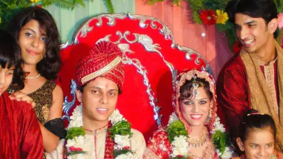 • সুশান্তের মৃত্যুর পর থেকেই তদন্ত শুরু করেছে মুম্বই পুলিশ। এখনও পর্যন্ত ৩৮ জনের বয়ান রেকর্ড করা হয়েছে এই মামলায় । তার মধ্যে রয়েছে সুশান্তের বান্ধবী রিয়া চক্রবর্তী, সুশান্তের শেষ সিনেমা ‘দিল বেচারা’র পরিচালক ও দীর্ঘদিনের বন্ধু মুকেশ ছাবড়া, পরিচালক সঞ্জয় লীলা বনশালি, মহেশ ভাট-সহ সুশান্তের চিকিৎসক, রাঁধুনি, পরিবারের লোকজন ও বলিউডের আরও কিছু ব্যক্তি । • সুশান্তের মৃত্যুর পর থেকেই তদন্ত শুরু করেছে মুম্বই পুলিশ। এখনও পর্যন্ত ৩৮ জনের বয়ান রেকর্ড করা হয়েছে এই মামলায় । তার মধ্যে রয়েছে সুশান্তের বান্ধবী রিয়া চক্রবর্তী, সুশান্তের শেষ সিনেমা ‘দিল বেচারা’র পরিচালক ও দীর্ঘদিনের বন্ধু মুকেশ ছাবড়া, পরিচালক সঞ্জয় লীলা বনশালি, মহেশ ভাট-সহ সুশান্তের চিকিৎসক, রাঁধুনি, পরিবারের লোকজন ও বলিউডের আরও কিছু ব্যক্তি ।