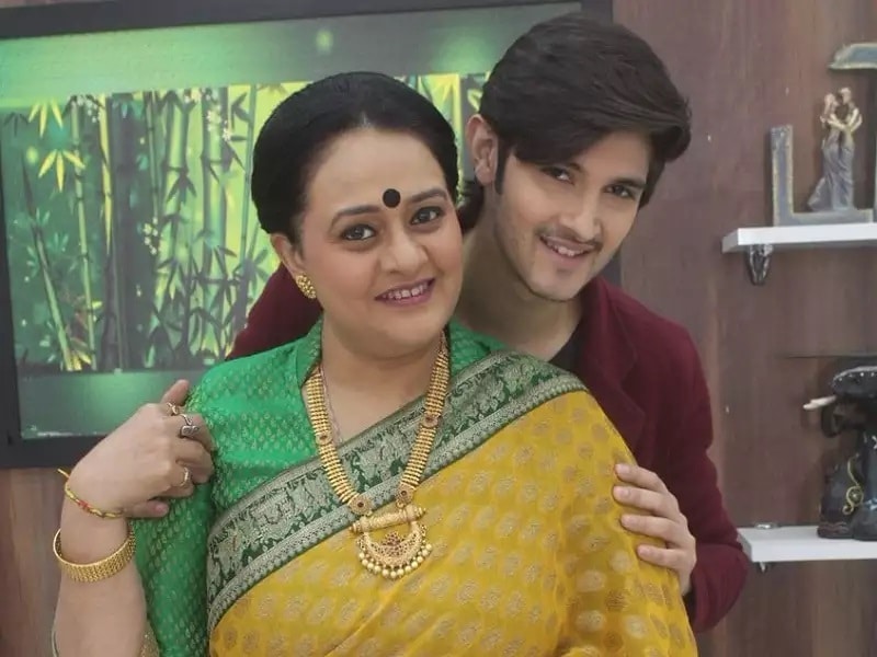 • কিন্তু এখনও এই সমস্যার কোনও সমাধান সূত্র বের হয়নি । বন্দনা বলেছেন, ‘‘শ্যুটিংয়ের কাজ করেছি ২০১৯-র মে মাস থেকে অক্টোবর পর্যন্ত। তবে টাকা পেয়েছি শুধু মে মাসেরই। প্রায় এক বছরেরও বেশি কেটে গিয়েছে, কিন্তু কোনও টাকা হাতে পাইনি। এর মধ্যে সব জমানো টাকা শেষ হয়ে গিয়েছে।’’ • কিন্তু এখনও এই সমস্যার কোনও সমাধান সূত্র বের হয়নি । বন্দনা বলেছেন, ‘‘শ্যুটিংয়ের কাজ করেছি ২০১৯-র মে মাস থেকে অক্টোবর পর্যন্ত। তবে টাকা পেয়েছি শুধু মে মাসেরই। প্রায় এক বছরেরও বেশি কেটে গিয়েছে, কিন্তু কোনও টাকা হাতে পাইনি। এর মধ্যে সব জমানো টাকা শেষ হয়ে গিয়েছে।’’