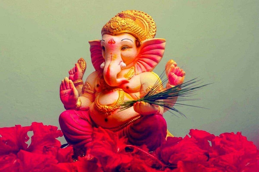 তাঁর আশীর্বাদেই সব কাজ সিদ্ধ অর্থাৎ সফল হয়ে থাকে ৷ মহাদেব ও মা দুর্গার সন্তান সিদ্ধিদাতা গণেশ ৷ তাঁর আশীর্বাদেই সব কাজ সিদ্ধ অর্থাৎ সফল হয়ে থাকে ৷ মহাদেব ও মা দুর্গার সন্তান সিদ্ধিদাতা গণেশ ৷