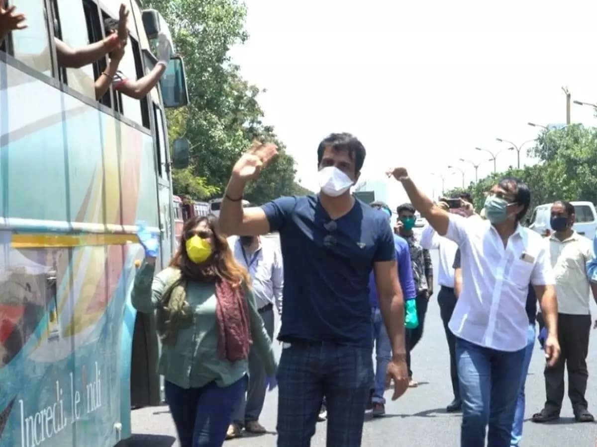 • দেশের প্রায় ৫০০টি কোম্পানি এই অ্যাপের সঙ্গে যুক্ত রয়েছে। যাঁর যেমন দক্ষতা সেই অনুযায়ী শ্রমিকদের চাকরি দেবে এই সংস্থাগুলি । এর মাধ্যমে প্রায় ৩ লক্ষ কর্মসংস্থান হবে বলে আশা সোনুর । • দেশের প্রায় ৫০০টি কোম্পানি এই অ্যাপের সঙ্গে যুক্ত রয়েছে। যাঁর যেমন দক্ষতা সেই অনুযায়ী শ্রমিকদের চাকরি দেবে এই সংস্থাগুলি । এর মাধ্যমে প্রায় ৩ লক্ষ কর্মসংস্থান হবে বলে আশা সোনুর ।