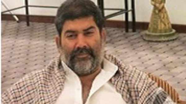 সুপারহিট বেশ কিছু ছবিতে অ্যাকশন ডিরেক্টর হিসেবে কাজ করেছেন পরভেজ ৷ সইফ, শাহরুখ, আমির, অক্ষয়ের মতো বড় স্টারদের সঙ্গেও তিনি কাজ করেছেন ৷ সুপারহিট বেশ কিছু ছবিতে অ্যাকশন ডিরেক্টর হিসেবে কাজ করেছেন পরভেজ ৷ সইফ, শাহরুখ, আমির, অক্ষয়ের মতো বড় স্টারদের সঙ্গেও তিনি কাজ করেছেন ৷