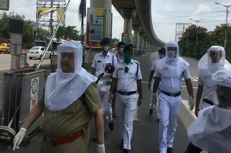 • করোনা সংক্রমণ রুখতে সপ্তাহে দুদিন লকডাউনের কথা জানিয়েছে নবান্ন। গতকাল স্বরাষ্ট্রসচিব আলাপন বন্দ্যোপাধ্যায় জানিয়েছেন, রাজ্যের কিছু জায়গায় গোষ্ঠী সংক্রমণ শুরু হয়েছে। • করোনা সংক্রমণ রুখতে সপ্তাহে দুদিন লকডাউনের কথা জানিয়েছে নবান্ন। গতকাল স্বরাষ্ট্রসচিব আলাপন বন্দ্যোপাধ্যায় জানিয়েছেন, রাজ্যের কিছু জায়গায় গোষ্ঠী সংক্রমণ শুরু হয়েছে।