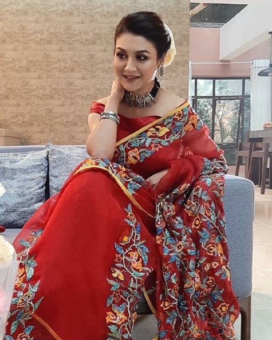 এর পর সৃজিত মুখোপাধ্যায়, কৌশিক গঙ্গোপাধ্যায়ের মতো জনপ্রিয় পরিচালকের ছবিতেও অভিনয় করেছেন তিনি। photo source Instagram এর পর সৃজিত মুখোপাধ্যায়, কৌশিক গঙ্গোপাধ্যায়ের মতো জনপ্রিয় পরিচালকের ছবিতেও অভিনয় করেছেন তিনি। photo source Instagram