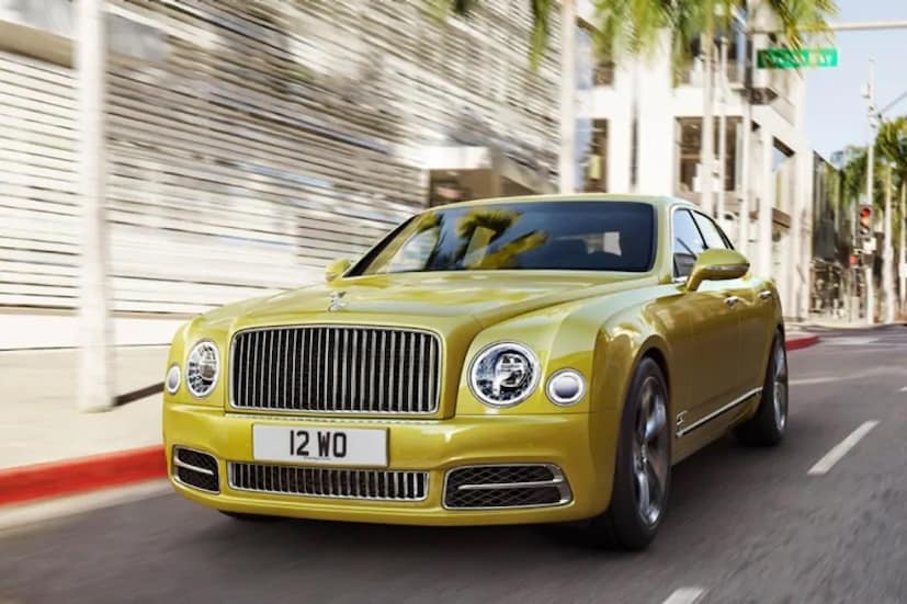 4. Bentley Mulsanne Speed (দাম শুরু ৫.২৬ কোটি থেকে)  Mulsanne এবং Speed, এই শব্দদুটি গাড়ি সম্পর্কে যাবতীয় তথ্য একবারে প্রকাশ করে। এটি পৃথিবীর অন্যতম দ্রুতগামী বিলাহবহুল সেডান গাড়ি। (Image source: Bentley)