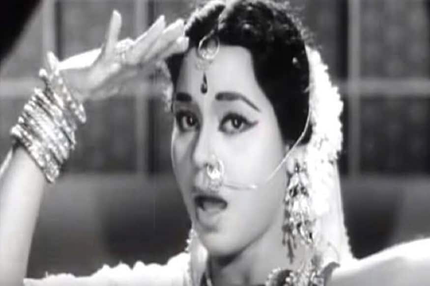 তবে দীর্ঘদিন বয়সজনিত অসুস্থতায় ভুগছিলেন তিনি। বাড়িতেই ছিলেন। বিহারের হুসেনবাদের মেয়ে তিনি। গুরু দত্তের হাত ধরে উঠে আসা কুমকুম একের পর এক ভাল ছবিতে কাজ করেছেন নিজের যোগ্যতায়। কিশোর কুমারের বিপরীতেও তাঁকে কাজ করতে দেখা যায়। 'মেরে মেহবুব কেয়ামত হোগি', তবে দীর্ঘদিন বয়সজনিত অসুস্থতায় ভুগছিলেন তিনি। বাড়িতেই ছিলেন। বিহারের হুসেনবাদের মেয়ে তিনি। গুরু দত্তের হাত ধরে উঠে আসা কুমকুম একের পর এক ভাল ছবিতে কাজ করেছেন নিজের যোগ্যতায়। কিশোর কুমারের বিপরীতেও তাঁকে কাজ করতে দেখা যায়। 'মেরে মেহবুব কেয়ামত হোগি',