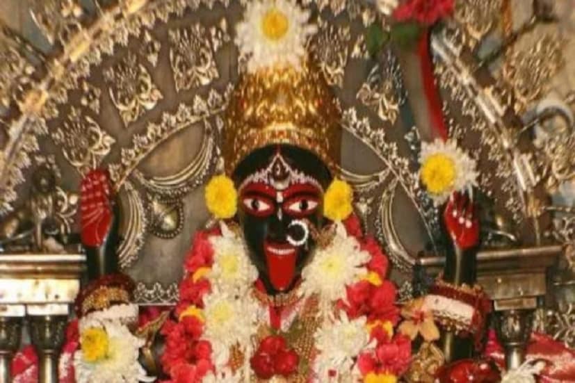 জীবনের যখন সুখ, দুঃখ লুকোচুরি খেলে তখন চরম শিক্ষাটিই মা শেখান ৷ 