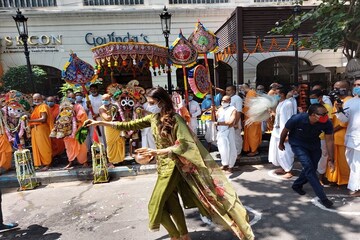 ৫০তম রথযাত্রা হোক করোনা মুক্ত,উল্টোরথে পাশে নিখিল ইস্কনে প্রার্থনা নুসরতের ৫০তম রথযাত্রা হোক করোনা মুক্ত,উল্টোরথে পাশে নিখিল ইস্কনে প্রার্থনা নুসরতের