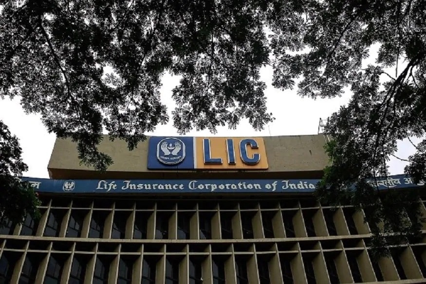 • LIC–এর মাঝেমধ্যেই গ্রাহকদের জন্য বিশেষ পলিসি নিয়ে আসে বাজারে। তেমনই একটি পলিসি হল ‘জীবন শান্তি’ প্ল্যান। যার মাধ্যমে একবার বিনিয়োগ করে দীর্ঘকাল বার্ষিক পেনশনের সুবিধা পেতে পারেন আপনি। দেখে নিন, এই পলিসিতে ঠিক কী কী সুবিধা পাবেন সাধারণ একজন গ্রাহক। • LIC–এর মাঝেমধ্যেই গ্রাহকদের জন্য বিশেষ পলিসি নিয়ে আসে বাজারে। তেমনই একটি পলিসি হল ‘জীবন শান্তি’ প্ল্যান। যার মাধ্যমে একবার বিনিয়োগ করে দীর্ঘকাল বার্ষিক পেনশনের সুবিধা পেতে পারেন আপনি। দেখে নিন, এই পলিসিতে ঠিক কী কী সুবিধা পাবেন সাধারণ একজন গ্রাহক।