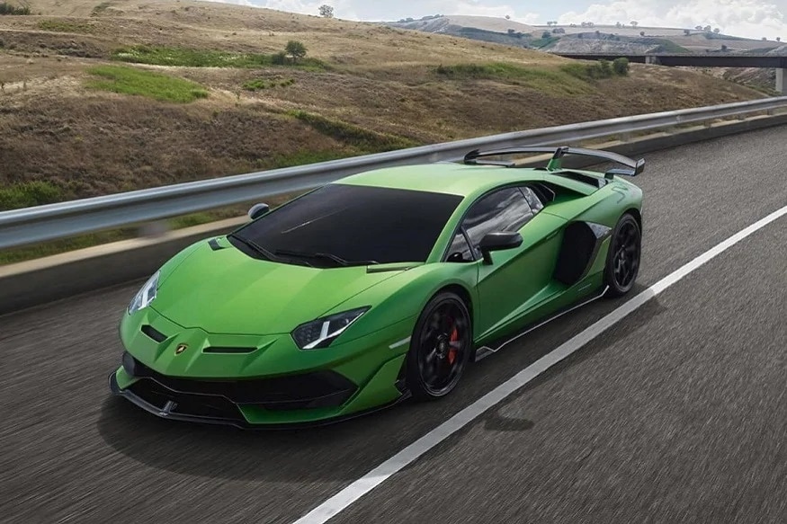 2. Lamborghini Aventador SVJ (দাম শুরু ৮.৫ কোটি থেকে)এটিও ভারতের অন্যতম জনপ্রিয় এবং দামি গাড়ি। এটির দাম শুরু হচ্ছে সাড়ে আট কোটি টাকা থেকে। এর সর্বোচ্চ স্পিড হতে পারে ৩৫০ কিলোমিটার প্রতি ঘণ্টায়। মাত্র ২.৮ সেকেন্ডে এটি শূন্য থেকে ১০০ কিলোমিটার গতিতে পৌঁছে যেতে পারে। (Image: Lamborghini) 2. Lamborghini Aventador SVJ (দাম শুরু ৮.৫ কোটি থেকে)এটিও ভারতের অন্যতম জনপ্রিয় এবং দামি গাড়ি। এটির দাম শুরু হচ্ছে সাড়ে আট কোটি টাকা থেকে। এর সর্বোচ্চ স্পিড হতে পারে ৩৫০ কিলোমিটার প্রতি ঘণ্টায়। মাত্র ২.৮ সেকেন্ডে এটি শূন্য থেকে ১০০ কিলোমিটার গতিতে পৌঁছে যেতে পারে। (Image: Lamborghini)
