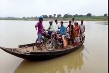 জল বাড়লেই বীরভূমে ময়ূরাক্ষী নদীর মাঝখানে এই ৮ গ্রামের একমাত্র ভরসা নৌকা