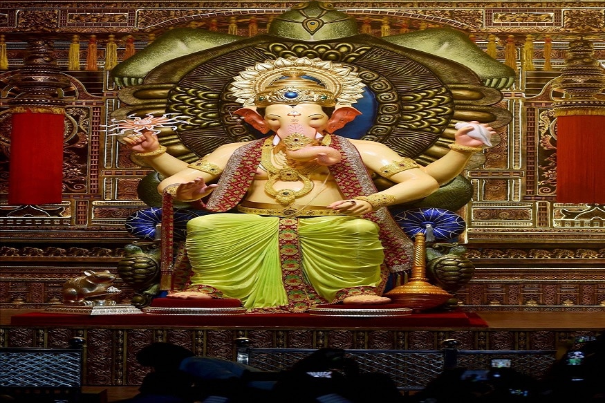 বরং নমো নমো করেই গণেশ পুজো করতে চলেছেন তাঁরা। ৩-৪ ফুটের মূর্তি আনা হবে বলেই জানাচ্ছেন ওই পুজো উদ্যোক্তারা। বরং নমো নমো করেই গণেশ পুজো করতে চলেছেন তাঁরা। ৩-৪ ফুটের মূর্তি আনা হবে বলেই জানাচ্ছেন ওই পুজো উদ্যোক্তারা।