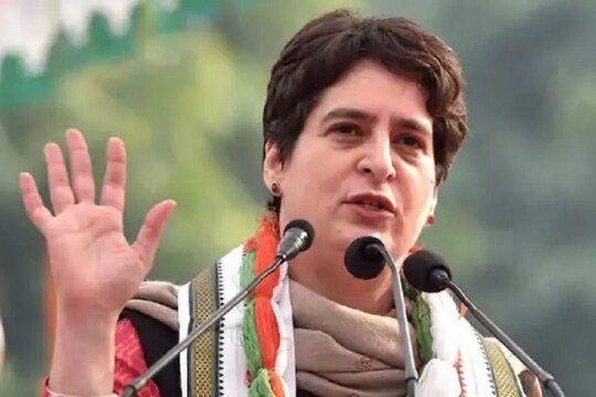 বুধবারই বাড়ি খালি করার নোটিস ধরানো হয়েছে প্রিয়াঙ্কা গান্ধিকে।