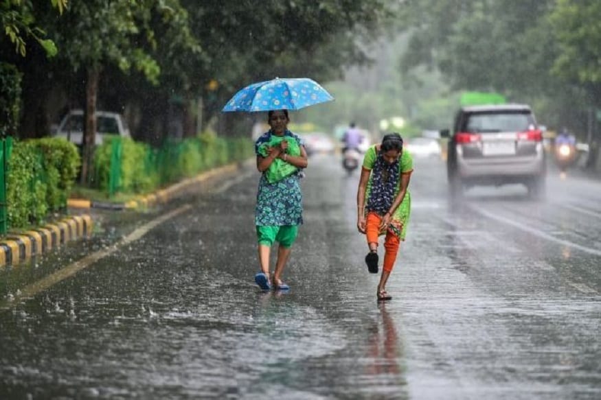 আজ সোমবারও প্রবল বর্ষণ উত্তরবঙ্গে। মঙ্গলবারও ভারী বৃষ্টি হবে উত্তরবঙ্গের উপরের পাঁচ জেলায়। এরপর ধীরে ধীরে কমবে বৃষ্টি। এমনটাই জানিয়েছে আলিপুর আবহাওয়া দফতর আজ সোমবারও প্রবল বর্ষণ উত্তরবঙ্গে। মঙ্গলবারও ভারী বৃষ্টি হবে উত্তরবঙ্গের উপরের পাঁচ জেলায়। এরপর ধীরে ধীরে কমবে বৃষ্টি। এমনটাই জানিয়েছে আলিপুর আবহাওয়া দফতর