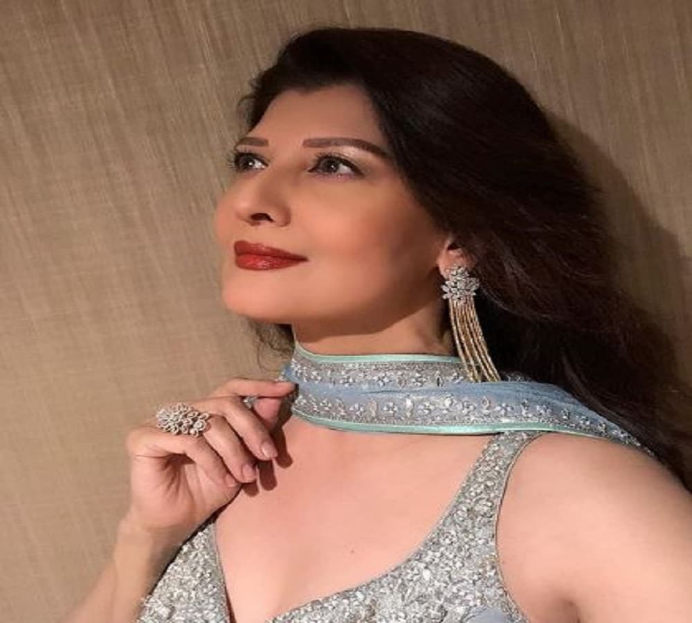 আজহারের সঙ্গে বিয়ের পরে সঙ্গীতা বিজলানি ইসলাম কবুল করেছিলেন ৷ এরপরেই তাঁর নাম হয়েছিল আয়েশা ৷ ছবি সৌজন্যে ইনস্টাগ্রাম ৷ আজহারের সঙ্গে বিয়ের পরে সঙ্গীতা বিজলানি ইসলাম কবুল করেছিলেন ৷ এরপরেই তাঁর নাম হয়েছিল আয়েশা ৷ ছবি সৌজন্যে ইনস্টাগ্রাম ৷
