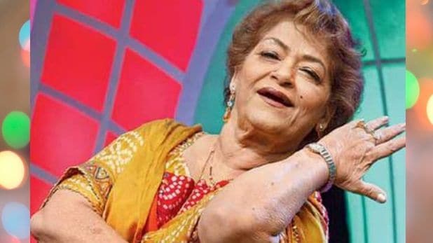 • বিয়ে হল তাঁরই নাচের গুরু বি. শোহনলালের সঙ্গে । তাঁর কোরিওগ্রাফিতেই সে সময় নাচ করছিলেন তিনি । সরোজের বয়স ১৩, শোহনলালের তখন ৪১ । শুধু তাই নয়, আগেও তাঁর একটি বিয়ে ছিল, চারটি সন্তানও ছিল । সে কথা বেমালুম চেপে গেলেন । • বিয়ে হল তাঁরই নাচের গুরু বি. শোহনলালের সঙ্গে । তাঁর কোরিওগ্রাফিতেই সে সময় নাচ করছিলেন তিনি । সরোজের বয়স ১৩, শোহনলালের তখন ৪১ । শুধু তাই নয়, আগেও তাঁর একটি বিয়ে ছিল, চারটি সন্তানও ছিল । সে কথা বেমালুম চেপে গেলেন ।