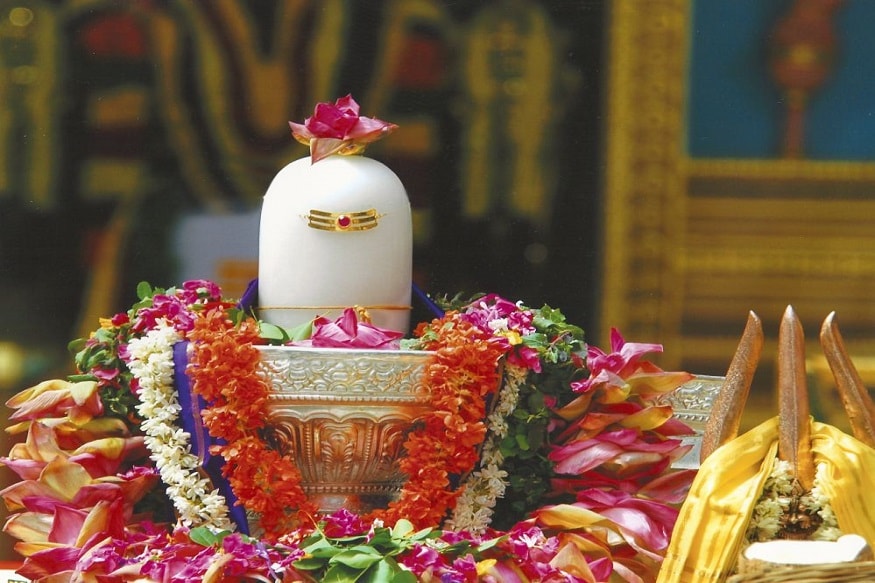 শিবপূরাণে বলা রয়েছে, চতুর্দশী তিথিতে শিবরাত্রি পালিত হলেও প্রস্তুতি শুরু করতে হবে ত্রয়োদশীর দিন থেকেই। সেই অনুসারে ত্রয়োদশীর দিন এক বেলা নিরামিষ ভোজন করতে হয়। শিবপূরাণে বলা রয়েছে, চতুর্দশী তিথিতে শিবরাত্রি পালিত হলেও প্রস্তুতি শুরু করতে হবে ত্রয়োদশীর দিন থেকেই। সেই অনুসারে ত্রয়োদশীর দিন এক বেলা নিরামিষ ভোজন করতে হয়।
