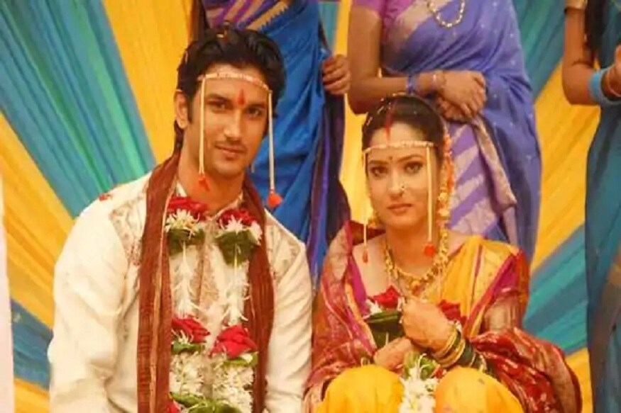 • অঙ্কিতা আরও বলেন, ‘‘আমি সত্যিই জানি না পরিস্থিতি কী ছিল । কিন্তু এটুকু বলতে পারি, আপনারা কি জানেন সুসান্ত কে, ও সত্যিই কী ছিল? কাউকে হঠাৎ করে বাইপোলার বলে দেওযা কিন্তু একটা খুব বড় ব্যাপার । এইসব খবর দেখে সত্যিই খারাপ লাগে । তবে আমি জোর গলায় বলতে পারি, সুশান্ত কখনওই অবসাদগ্রস্ত ছিল না । ও একজন হিরো, ও একজন আদর্শ ।’’ • অঙ্কিতা আরও বলেন, ‘‘আমি সত্যিই জানি না পরিস্থিতি কী ছিল । কিন্তু এটুকু বলতে পারি, আপনারা কি জানেন সুসান্ত কে, ও সত্যিই কী ছিল? কাউকে হঠাৎ করে বাইপোলার বলে দেওযা কিন্তু একটা খুব বড় ব্যাপার । এইসব খবর দেখে সত্যিই খারাপ লাগে । তবে আমি জোর গলায় বলতে পারি, সুশান্ত কখনওই অবসাদগ্রস্ত ছিল না । ও একজন হিরো, ও একজন আদর্শ ।’’
