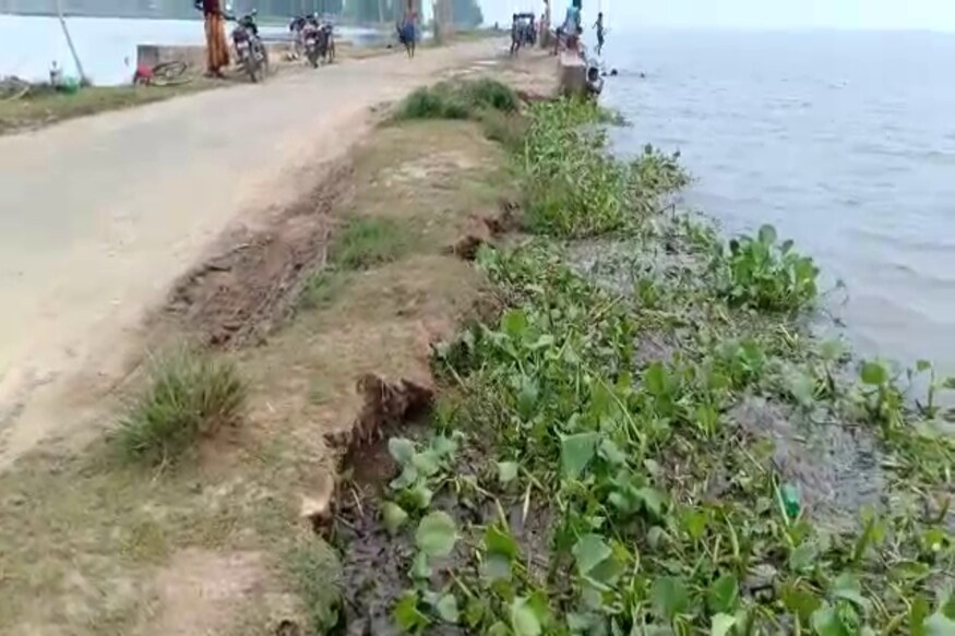 *যদিও এই কাজে ভাঙ্গন রুখবে একথা নিশ্চিত করে বলা সম্ভব নয়। স্থানীয় যাত্রাডাঙ্গা গ্রাম পঞ্চায়েতের প্রধান নুর হক অবশ্য দাবি করেছেন, প্রধানমন্ত্রী গ্রাম সড়ক যোজনায় রাস্তা তৈরি হওয়ার এই রাস্তা মেরামতের কাজ পঞ্চায়েত থেকে এখনই করা সম্ভব নয়। তাছাড়া চাঁদা তুলে নিজেরাই রাস্তা মেরামতের কাজে নামার আগে এলাকার বাসিন্দারা পঞ্চায়েতকে কিছুই জানাননি। *যদিও এই কাজে ভাঙ্গন রুখবে একথা নিশ্চিত করে বলা সম্ভব নয়। স্থানীয় যাত্রাডাঙ্গা গ্রাম পঞ্চায়েতের প্রধান নুর হক অবশ্য দাবি করেছেন, প্রধানমন্ত্রী গ্রাম সড়ক যোজনায় রাস্তা তৈরি হওয়ার এই রাস্তা মেরামতের কাজ পঞ্চায়েত থেকে এখনই করা সম্ভব নয়। তাছাড়া চাঁদা তুলে নিজেরাই রাস্তা মেরামতের কাজে নামার আগে এলাকার বাসিন্দারা পঞ্চায়েতকে কিছুই জানাননি।