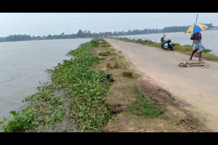 *পঞ্চায়েতের ভূমিকায় ক্ষোভ। সমস্যার কথা পঞ্চায়েতকে কেউ জানাননি। কারা চাঁদা তুলে রাস্তা মেরামত করছে জানা নেই, পাল্টা দাবি যাত্রাডাঙ্গা গ্রাম পঞ্চায়েত প্রধানের। *পঞ্চায়েতের ভূমিকায় ক্ষোভ। সমস্যার কথা পঞ্চায়েতকে কেউ জানাননি। কারা চাঁদা তুলে রাস্তা মেরামত করছে জানা নেই, পাল্টা দাবি যাত্রাডাঙ্গা গ্রাম পঞ্চায়েত প্রধানের।