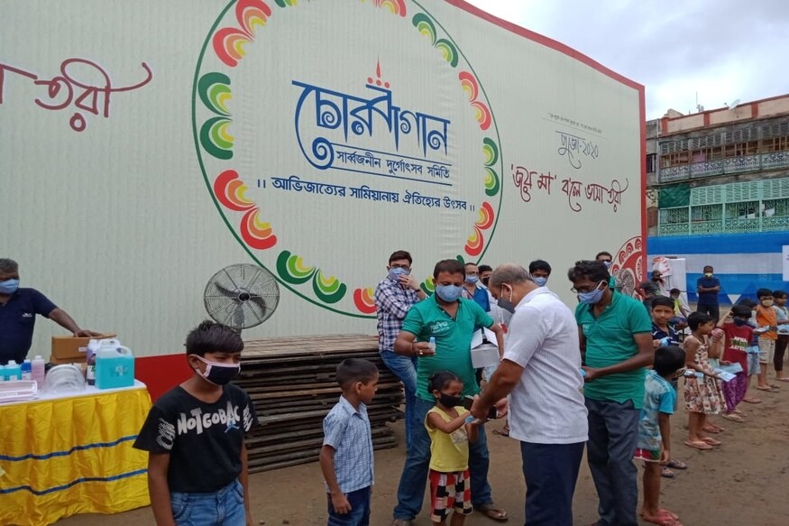 *যারা মণ্ডপ নির্মাণের তৈরি কাজ করবেন এবং বিভিন্ন কারণেই মাঠে প্রবেশ করবেন, তাদের সকলের শরীরের তাপমাত্রা মাপার ব্যবস্থাও থাকছে। *যারা মণ্ডপ নির্মাণের তৈরি কাজ করবেন এবং বিভিন্ন কারণেই মাঠে প্রবেশ করবেন, তাদের সকলের শরীরের তাপমাত্রা মাপার ব্যবস্থাও থাকছে।
