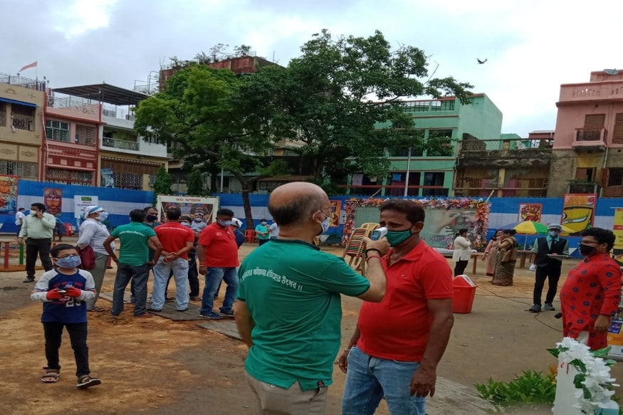 *পুজোর অন্যতম কর্তা জয়ন্ত বন্দ্যোপাধ্যায় বলেন, *পুজোর অন্যতম কর্তা জয়ন্ত বন্দ্যোপাধ্যায় বলেন,