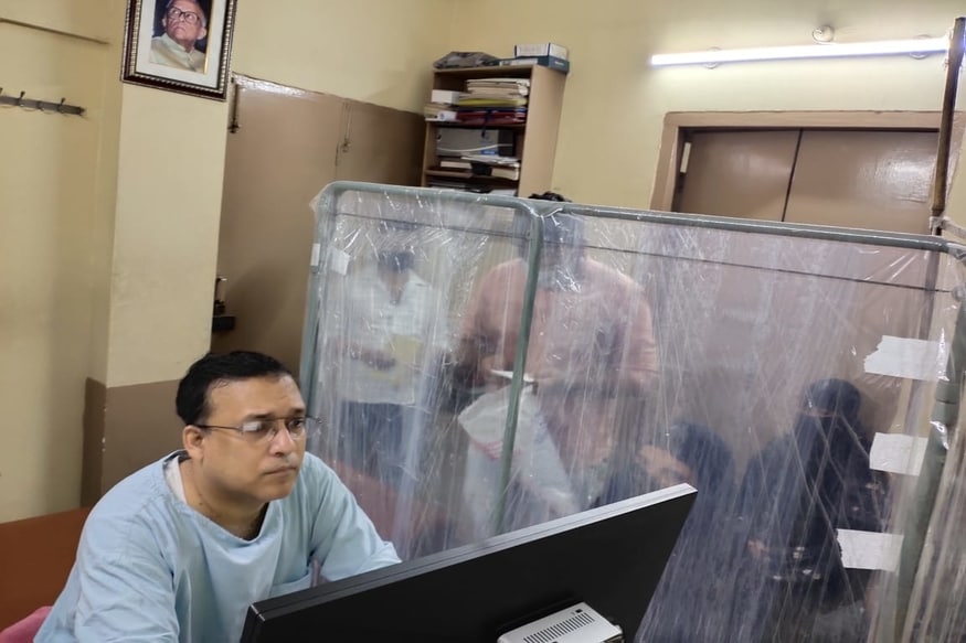 *রাজ্য বিধানসভার দীর্ঘ ২৯ বছরের স্পিকার প্রয়াত হাসিম আব্দুল হালিমের পুত্র ফুয়াদ হালিম। মনেপ্রাণে বামপন্থী মতাদর্শে বিশ্বাসী ফুয়াদের অন্য পরিচয়, তিনি চিকিৎসক। ২০০৯ সালের লোকসভা নির্বাচনে ডায়মন্ড হারবারের সিপিআইএম প্রার্থী ফুয়াদ হালিম, অভিষেক বন্দ্যোপাধ্যায়ের কাছে বিপুল ভোটে পরাজিত হন। *রাজ্য বিধানসভার দীর্ঘ ২৯ বছরের স্পিকার প্রয়াত হাসিম আব্দুল হালিমের পুত্র ফুয়াদ হালিম। মনেপ্রাণে বামপন্থী মতাদর্শে বিশ্বাসী ফুয়াদের অন্য পরিচয়, তিনি চিকিৎসক। ২০০৯ সালের লোকসভা নির্বাচনে ডায়মন্ড হারবারের সিপিআইএম প্রার্থী ফুয়াদ হালিম, অভিষেক বন্দ্যোপাধ্যায়ের কাছে বিপুল ভোটে পরাজিত হন।