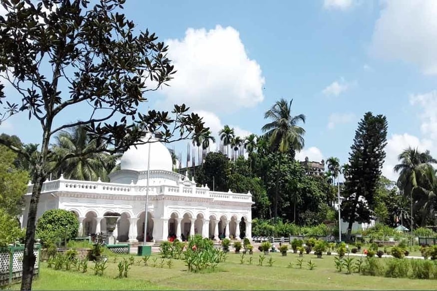*১৮৮৯ সালে এই মন্দির প্রতিষ্ঠা করেন মহারাজা নৃপেন্দ্র নারায়ন। এরপর থেকেই মন্দিরকে ঘিরেই বারো মাসে তেরো পার্বণ পালিত হয় কোচবিহারে। ছবি: সংগৃহীত। *১৮৮৯ সালে এই মন্দির প্রতিষ্ঠা করেন মহারাজা নৃপেন্দ্র নারায়ন। এরপর থেকেই মন্দিরকে ঘিরেই বারো মাসে তেরো পার্বণ পালিত হয় কোচবিহারে। ছবি: সংগৃহীত।