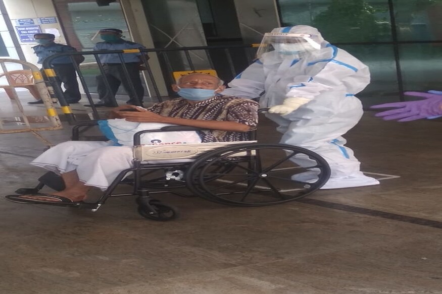 *করোনা আক্রান্ত হয়ে মেডিক্যাল কলেজে ভর্তি থাকার সময় বেড়ে শুয়ে থাকতে মন চাইত না। এক ছুটে বেরিয়ে পাশেই বিজেপির রাজ্য দফতরে যেতে ইচ্ছা হত। তবুও আজীবন সংঘের আদর্শে অনুপ্রাণিত, চূড়ান্ত শৃঙ্খলার মধ্যে বেড়ে ওঠা বিমল রায় মন শক্ত করে চিকিৎসকের সমস্ত বলে দেওয়া নিয়ম মেনে করোনাকে জয় করলেন। *করোনা আক্রান্ত হয়ে মেডিক্যাল কলেজে ভর্তি থাকার সময় বেড়ে শুয়ে থাকতে মন চাইত না। এক ছুটে বেরিয়ে পাশেই বিজেপির রাজ্য দফতরে যেতে ইচ্ছা হত। তবুও আজীবন সংঘের আদর্শে অনুপ্রাণিত, চূড়ান্ত শৃঙ্খলার মধ্যে বেড়ে ওঠা বিমল রায় মন শক্ত করে চিকিৎসকের সমস্ত বলে দেওয়া নিয়ম মেনে করোনাকে জয় করলেন।