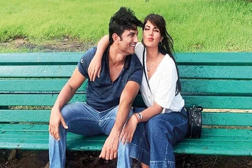 *প্রসঙ্গত, সুশান্তের মৃত্যুর পর পরই বান্ধবী রিয়াকে জেরা করেছিল মুম্বই পুলিশ। তাঁর বয়ানও রেকর্ড করা হয়েছিল। তাঁকে জেরা করে পুলিশ জানতে পেরেছিল, ইউরোপ ট্যুরে সুশান্তের ক্রেডিট কার্ড ব্যবহার করেছিলেন রিয়া। অভিনেতার এক দেহরক্ষীকেও বহিষ্কার করেছিলেন তিনি। কিন্তু কেন? তার উত্তর খুঁজছে পুলিশ। ছবিঃ সংগৃহীত। *প্রসঙ্গত, সুশান্তের মৃত্যুর পর পরই বান্ধবী রিয়াকে জেরা করেছিল মুম্বই পুলিশ। তাঁর বয়ানও রেকর্ড করা হয়েছিল। তাঁকে জেরা করে পুলিশ জানতে পেরেছিল, ইউরোপ ট্যুরে সুশান্তের ক্রেডিট কার্ড ব্যবহার করেছিলেন রিয়া। অভিনেতার এক দেহরক্ষীকেও বহিষ্কার করেছিলেন তিনি। কিন্তু কেন? তার উত্তর খুঁজছে পুলিশ। ছবিঃ সংগৃহীত।