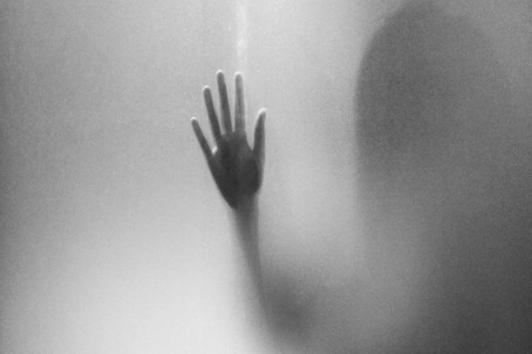 হঠাৎই পাচ্ছিল ভূতের ভয়! শহরে বালিকার রহস্যমৃত্যু, জট খুলতে মা'কে জিজ্ঞাসাবাদ