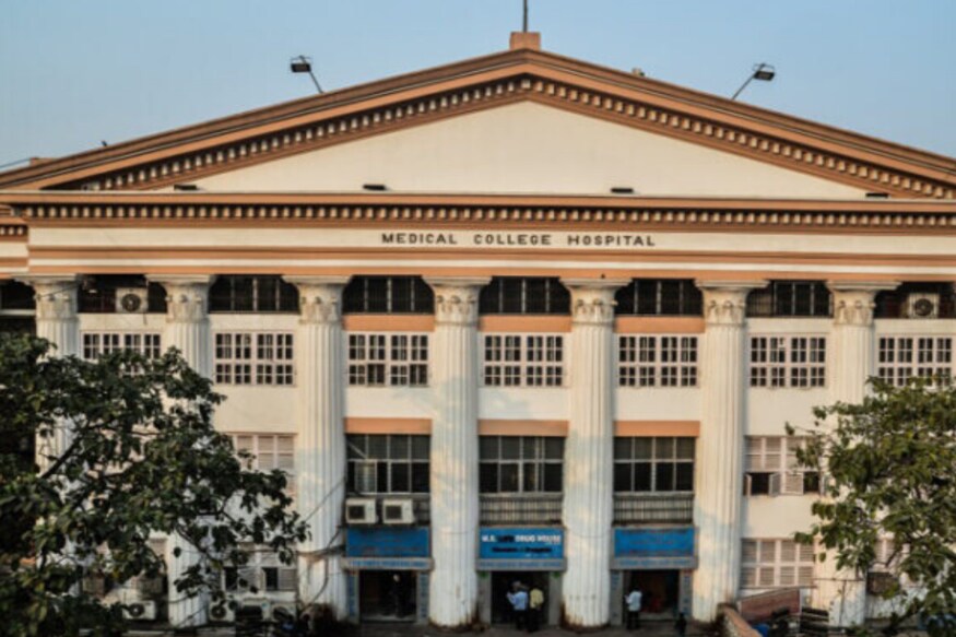 *১০ জুলাই তাঁকে কলকাতা মেডিক্যাল কলেজে স্থানান্তরিত করা হয়। সেখানেই ১৫ দিনের অসম লড়াইয়ে করোনাকে তুড়ি মেরে উড়িয়ে দিয়ে রবিবার বাড়ি ফিরলেন চির নবীন বিমল রায়। *১০ জুলাই তাঁকে কলকাতা মেডিক্যাল কলেজে স্থানান্তরিত করা হয়। সেখানেই ১৫ দিনের অসম লড়াইয়ে করোনাকে তুড়ি মেরে উড়িয়ে দিয়ে রবিবার বাড়ি ফিরলেন চির নবীন বিমল রায়।