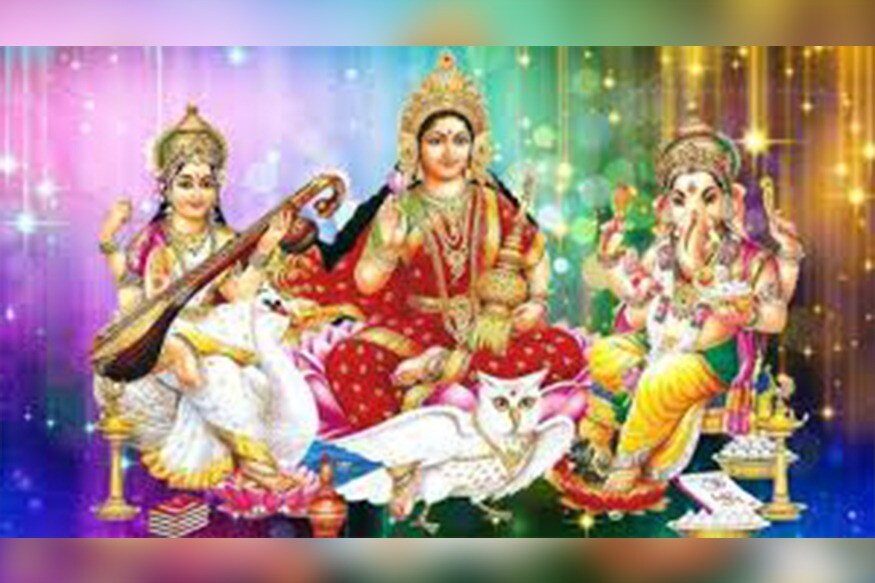 বাঙালির ঘরে ঘরে রমণীরা প্রতি বৃহস্পতিবার মায়ের আরাধনা করেন, মা লক্ষ্মীর ব্রতপাঠ করলে সংসার আরও সুখের হয়ে থাকে ৷ বাঙালির ঘরে ঘরে রমণীরা প্রতি বৃহস্পতিবার মায়ের আরাধনা করেন, মা লক্ষ্মীর ব্রতপাঠ করলে সংসার আরও সুখের হয়ে থাকে ৷