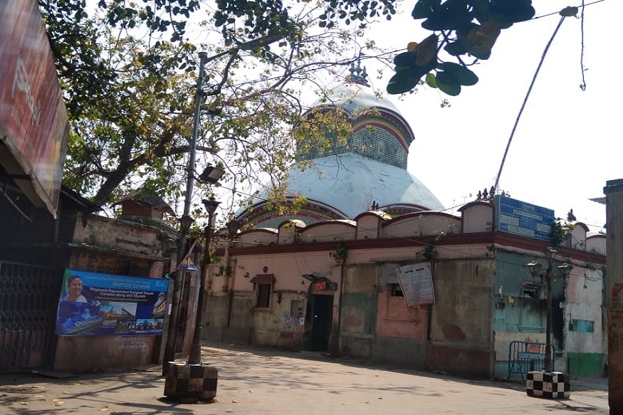 সম্পূর্ণ খালি ছিল মন্দির ও মন্দির চত্বর৷ তবে ধীরেধীরে আনলক পর্বে এবার মন্দির খুলছে৷ কিন্তু মানতে হবে সব নিয়ম৷ সম্পূর্ণ খালি ছিল মন্দির ও মন্দির চত্বর৷ তবে ধীরেধীরে আনলক পর্বে এবার মন্দির খুলছে৷ কিন্তু মানতে হবে সব নিয়ম৷