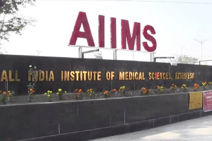 AIIMS -ট্রমা সেন্টারের আধিকারিকরা News18.com কে জানিয়েছেন ঘটনাটি তদন্ত কমিটি তৈরি করা হয়েছে ৷ এই ঘটনার সঙ্গে জড়িত থাকার অভিযোগ একজন কর্মচারীকে বরখাস্ত করা হয়েছে অন্যজনকে সাসপেন্ড করা হয়েছে ৷ এই মারাত্মক ‘হিউম্যান এরর'’-এর জেরে দুটি পরিবার নিজেদের প্রিয়জনের শেষকৃত্যও করতে পারল না ৷Photo- File AIIMS -ট্রমা সেন্টারের আধিকারিকরা News18.com কে জানিয়েছেন ঘটনাটি তদন্ত কমিটি তৈরি করা হয়েছে ৷ এই ঘটনার সঙ্গে জড়িত থাকার অভিযোগ একজন কর্মচারীকে বরখাস্ত করা হয়েছে অন্যজনকে সাসপেন্ড করা হয়েছে ৷ এই মারাত্মক ‘হিউম্যান এরর'’-এর জেরে দুটি পরিবার নিজেদের প্রিয়জনের শেষকৃত্যও করতে পারল না ৷Photo- File